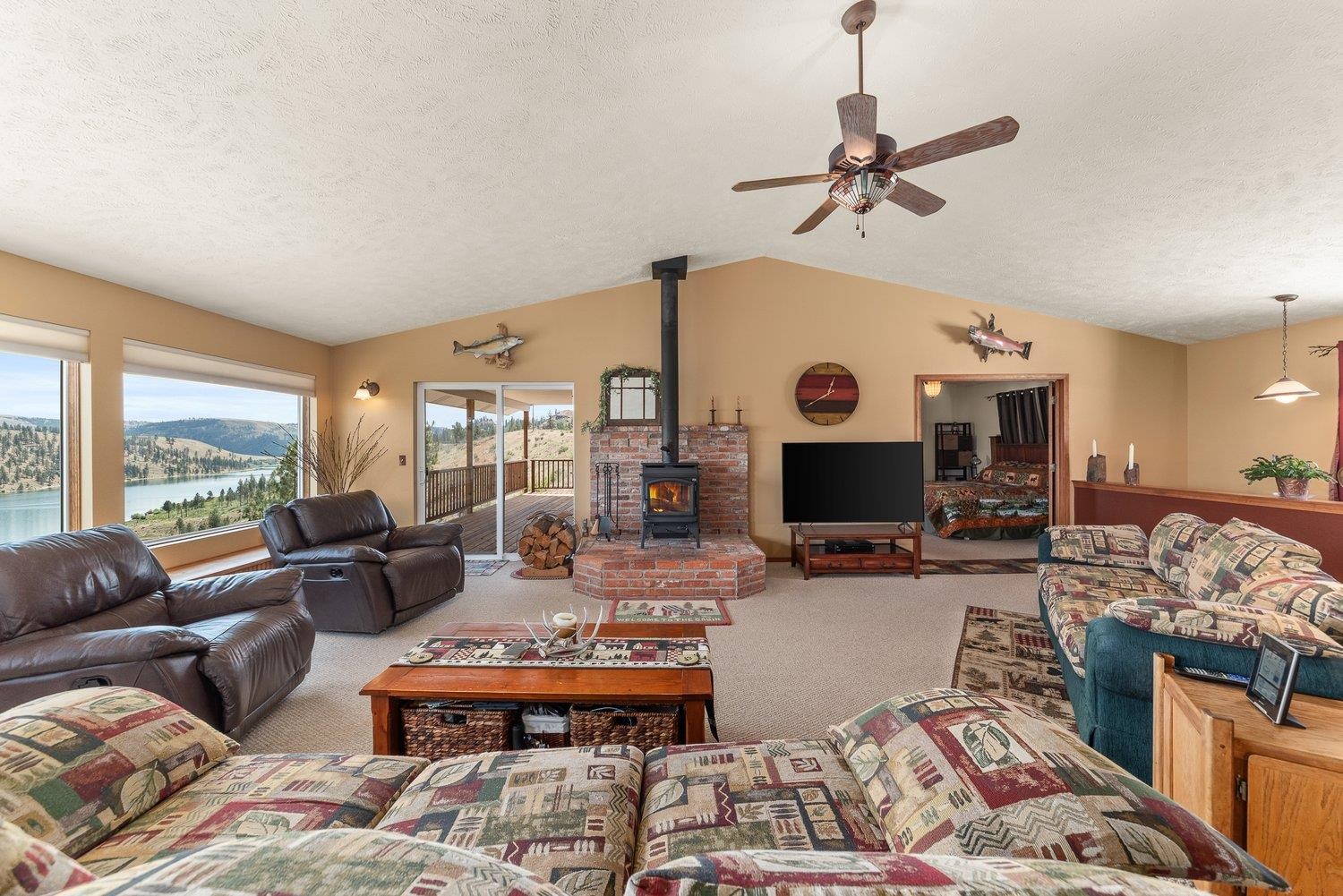 38360 Cayuse Cove Road East Davenport, WA 99122 - Photo 7 of 50