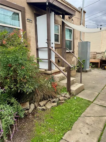 $2,000 | 5118 Huntington Drive South, Unit 1/2, Los Angeles, CA 90032