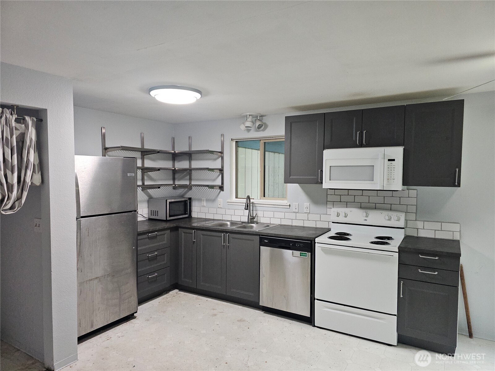 6923 20th Avenue Southeast, Unit 1 Lacey, WA 98503 - Photo 3 of 12