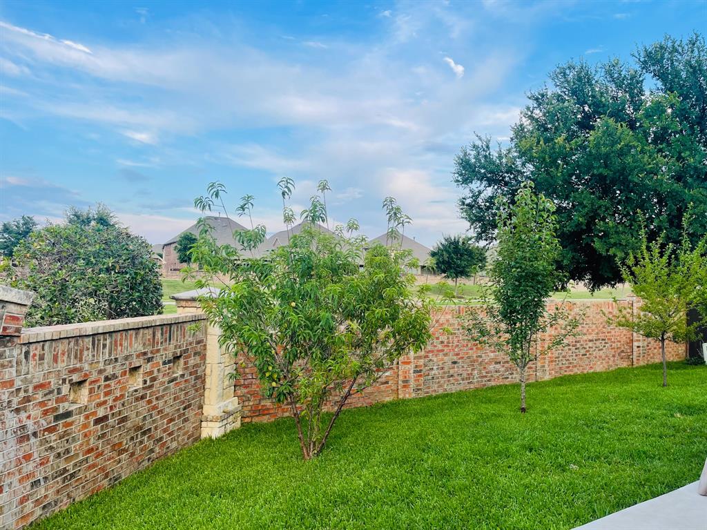 516 Angela Lane Euless, TX 76039 - Photo 31 of 39 View of yard