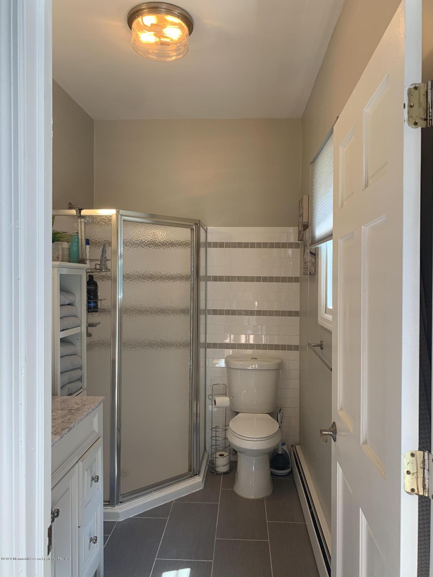 51 Thompson Bridge Road Jackson, NJ 08527 - Photo 27 of 60 Master Bath