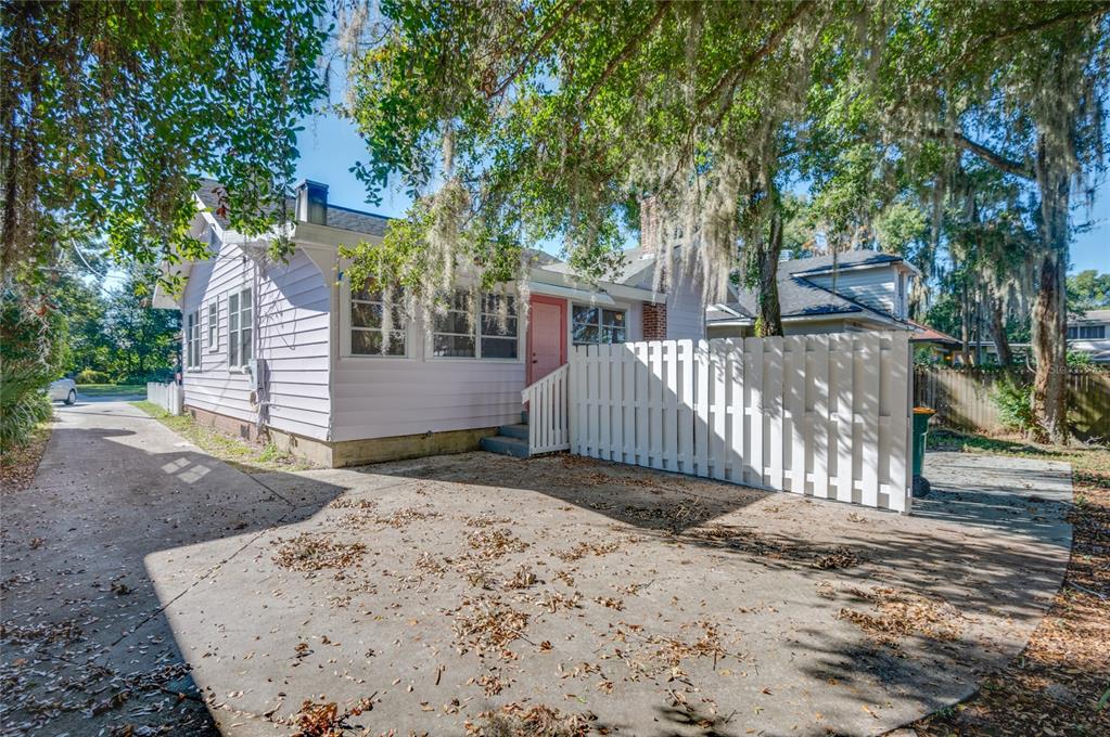 427 East Washington Avenue Eustis, FL 32726 - Photo 35 of 42 a view of a house with a small yard and large tree