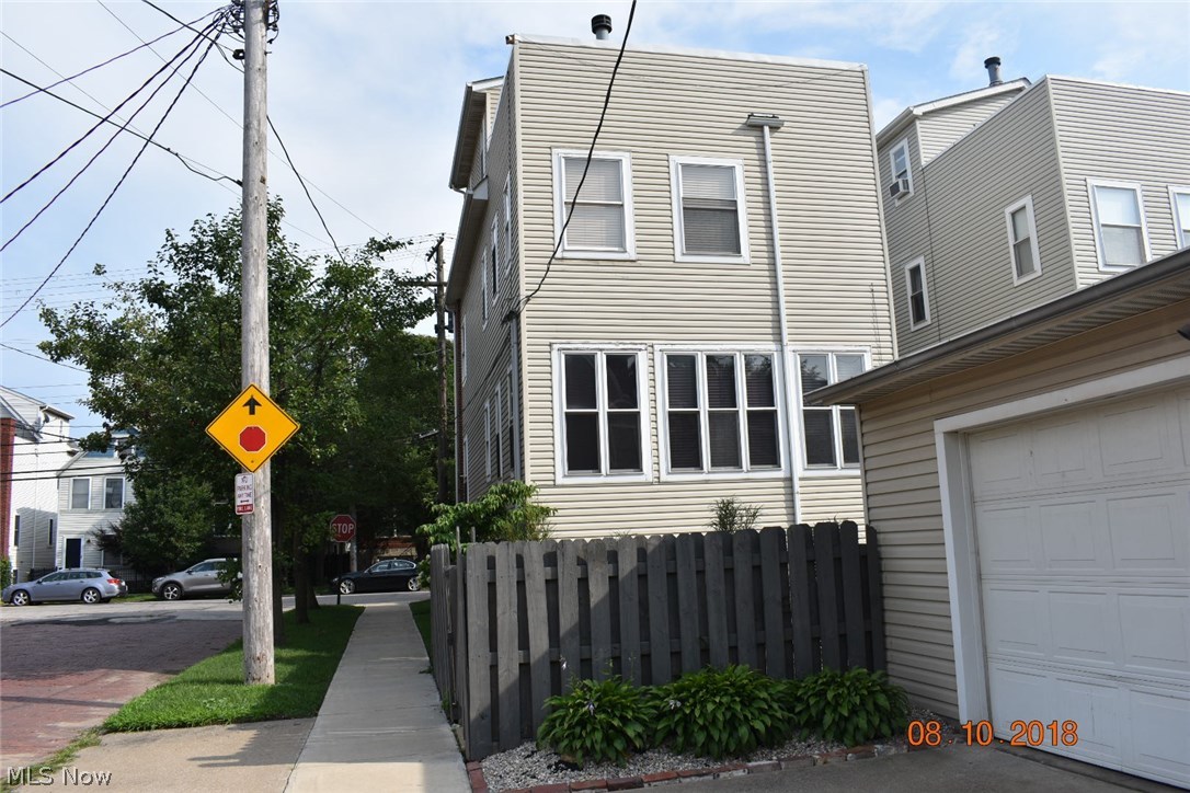 600 Literary Road Cleveland, OH 44113 - Photo 2 of 29