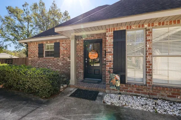 $1,750 | 1741 Highway 22, Madisonville, LA 70447