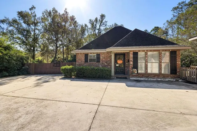 $1,750 | 1741 Highway 22, Madisonville, LA 70447