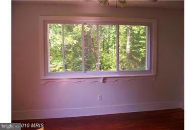10904 Bell Road Lanham, MD 20706 - Photo 4 of 12 Living Room