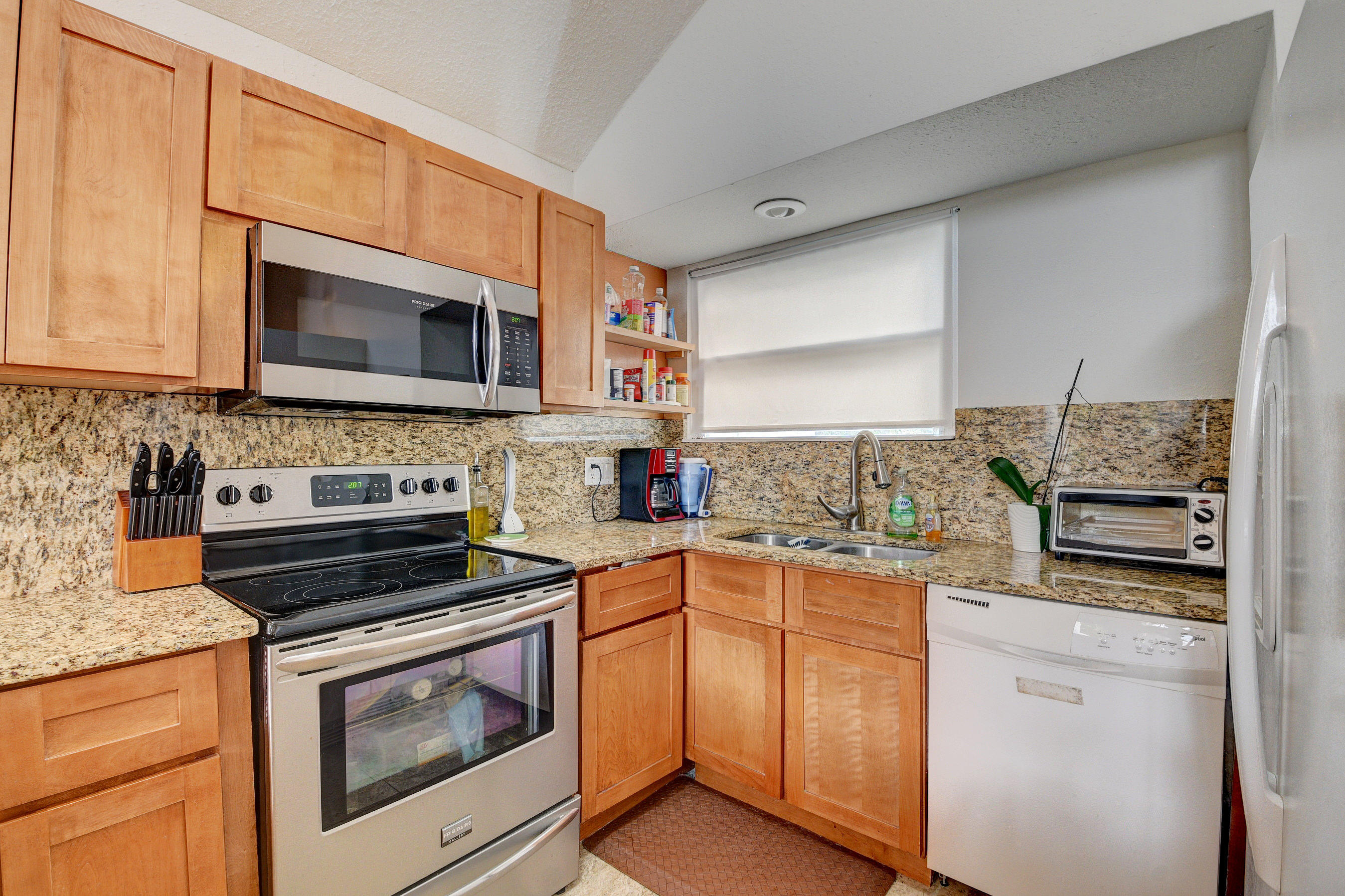 1698 Northwest 13th Street, Unit 3 Boca Raton, FL 33486 - Photo 12 of 33 19_dsc_3251_2_3_4_5