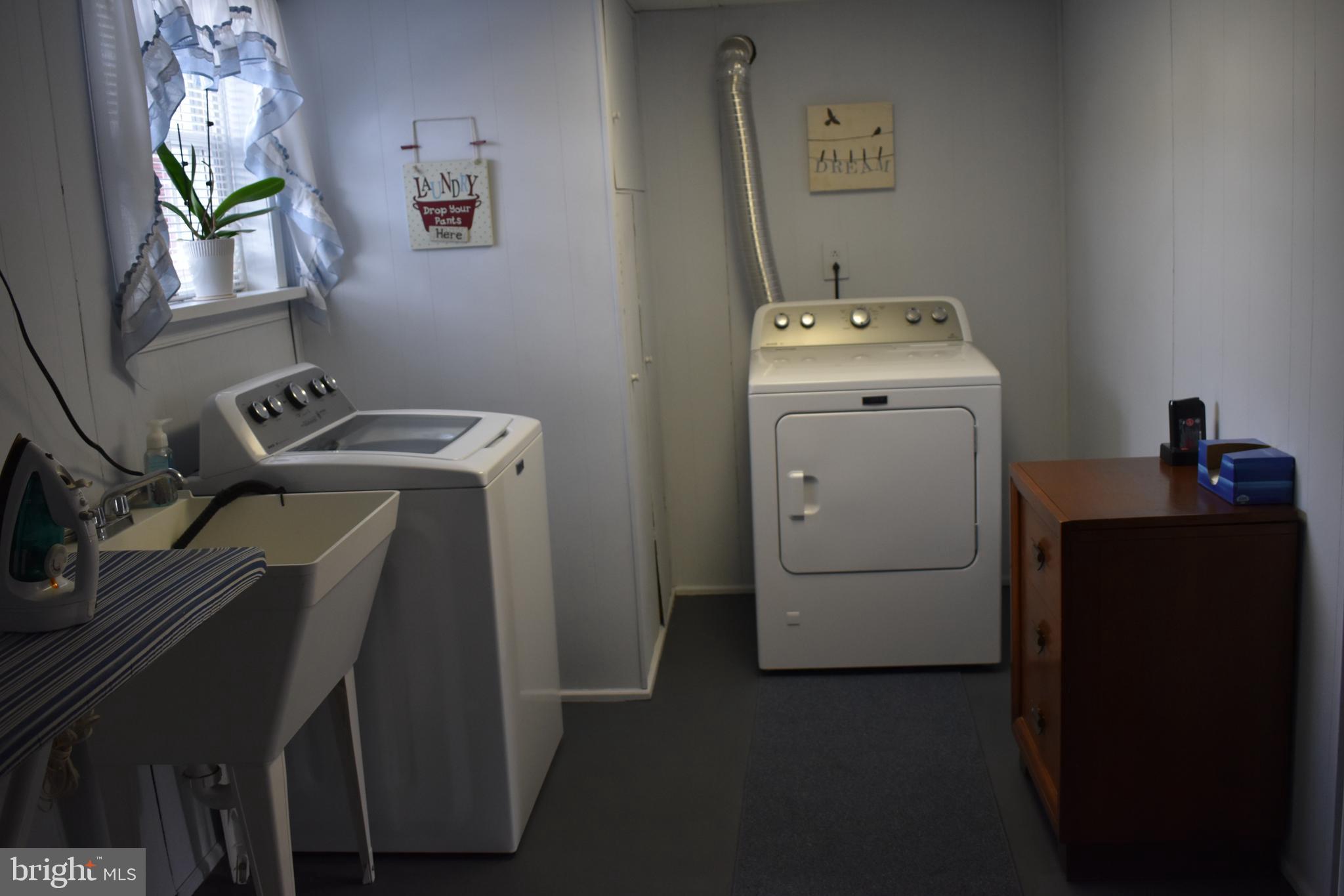 4420 Wynn Road Baltimore, MD 21236 - Photo 35 of 43 a utility room with dryer and washer