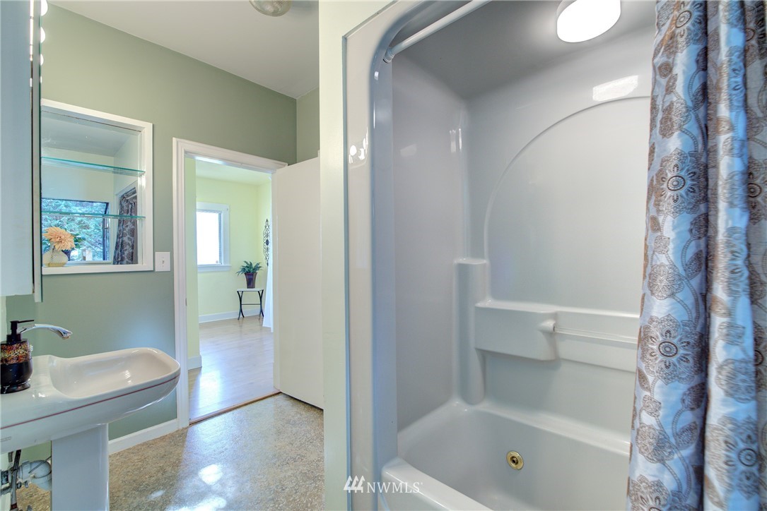 339 Meadow Avenue North Renton, WA 98057 - Photo 11 of 23 Gallery Image 11