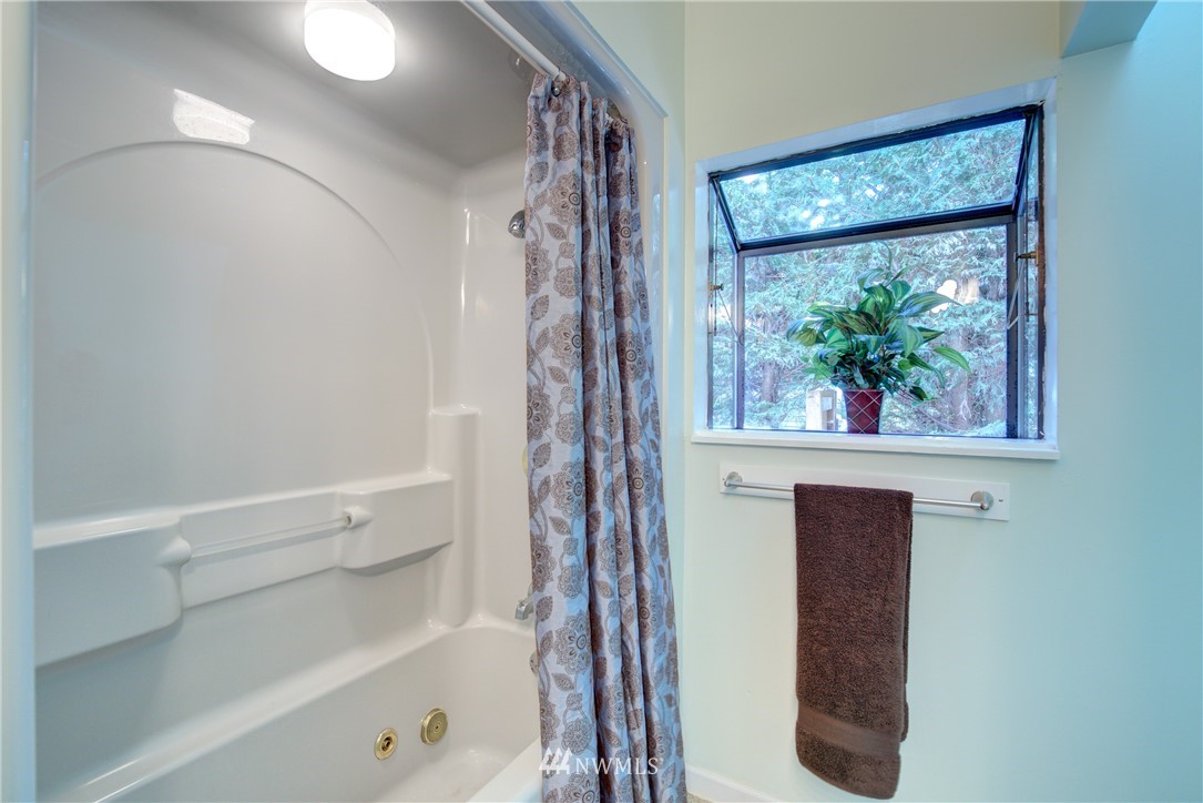 339 Meadow Avenue North Renton, WA 98057 - Photo 12 of 23 Gallery Image 12