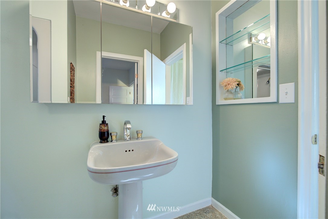 339 Meadow Avenue North Renton, WA 98057 - Photo 13 of 23 Gallery Image 13