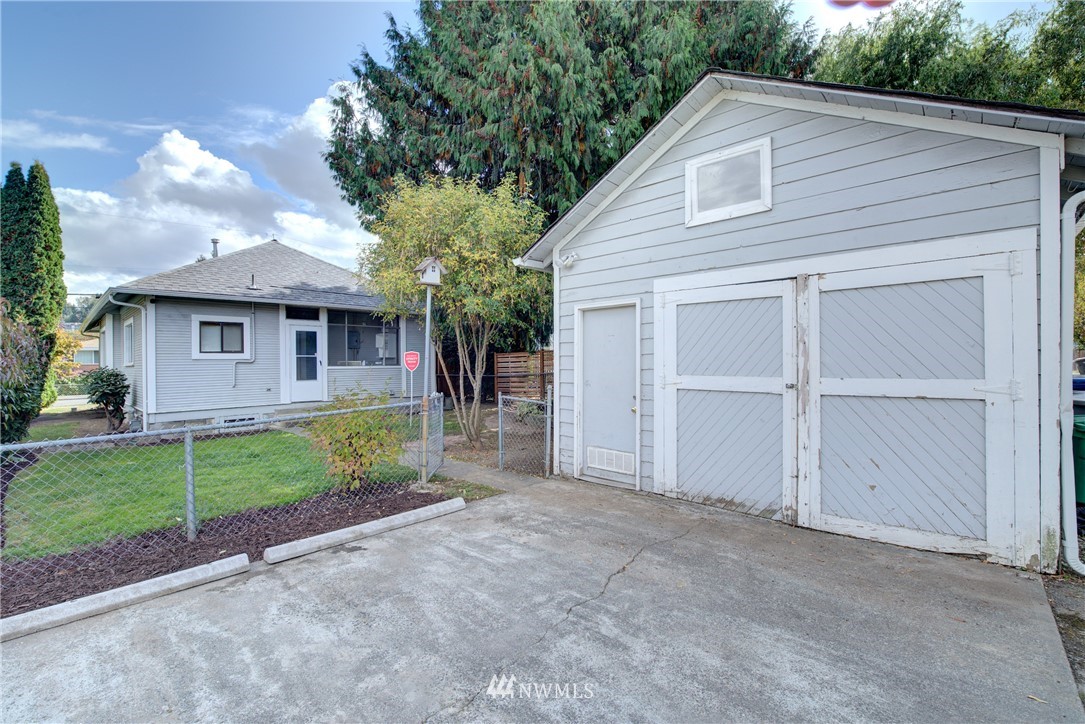 339 Meadow Avenue North Renton, WA 98057 - Photo 21 of 23 Gallery Image 21