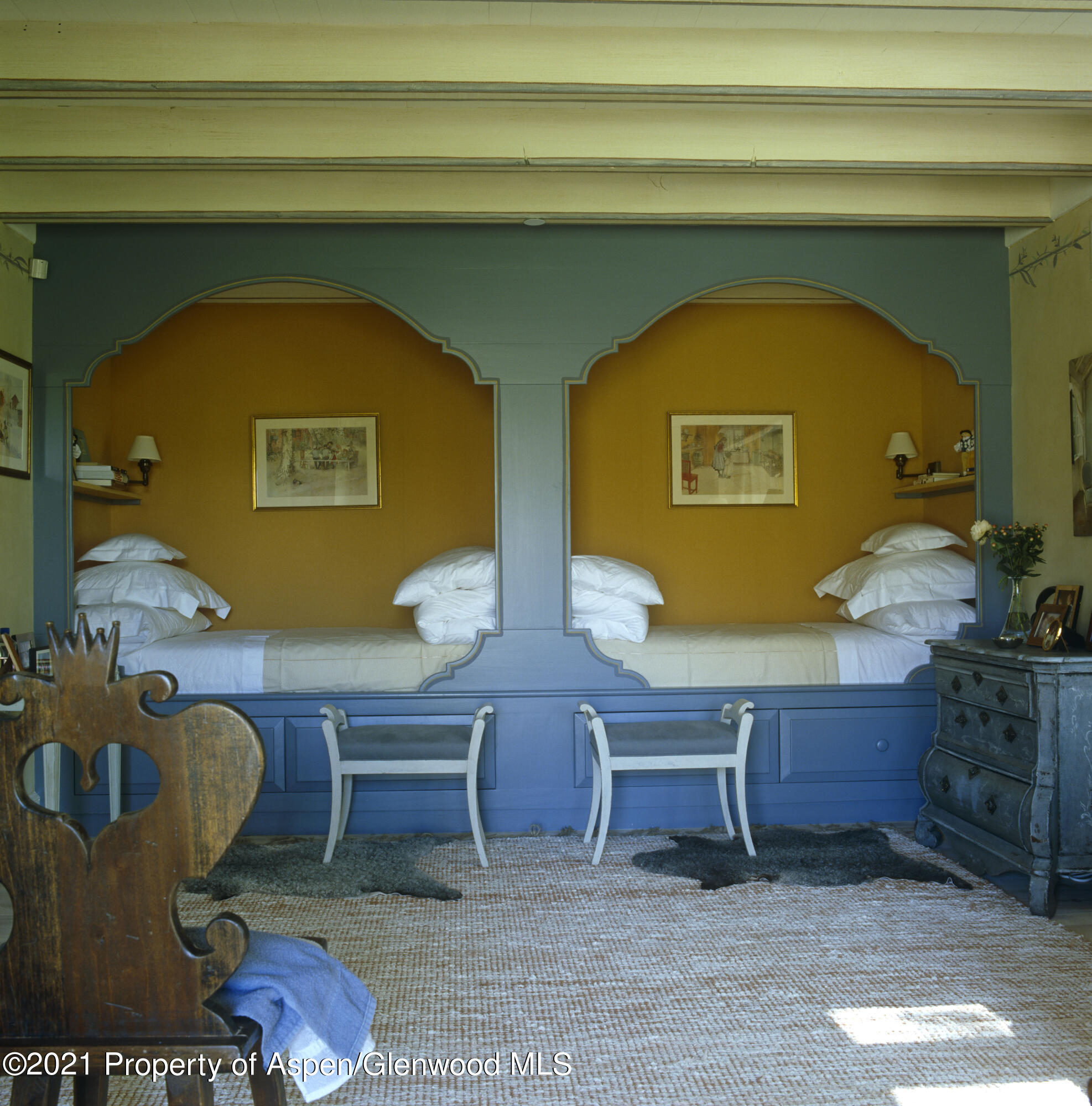 2500 Little Annie Road Aspen, CO 81612 - Photo 13 of 18 a living room with furniture and a mirror