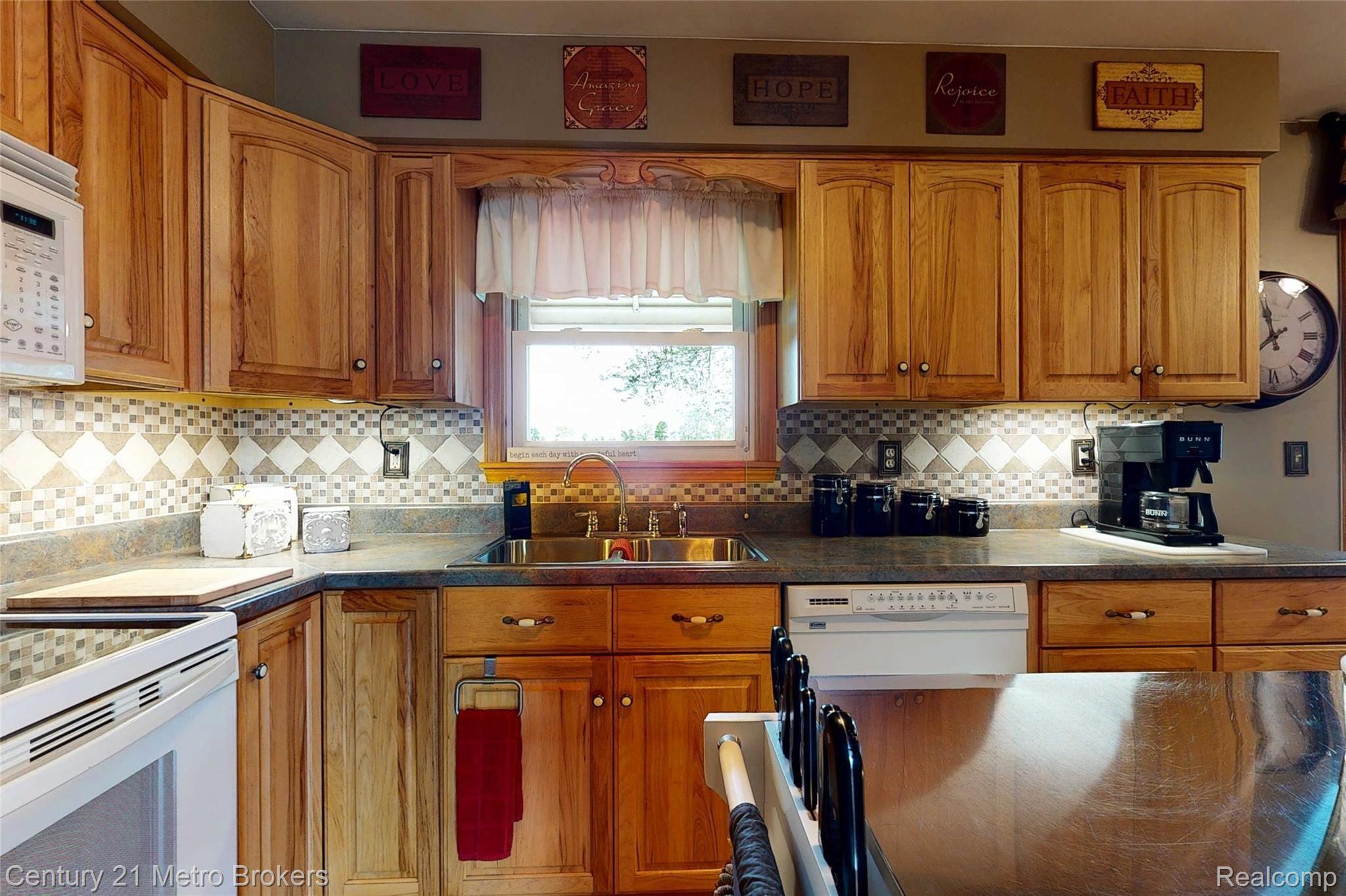 12772 Gera Road Birch Run, MI 48415 - Photo 17 of 62 12772-Gera-Rd-13 Kitchen.jpg