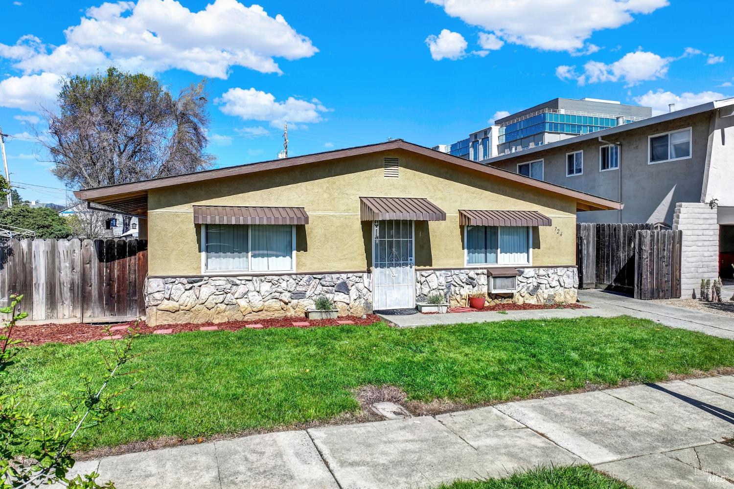 724 Delaware Street Fairfield, CA 94533 - Photo 2 of 33