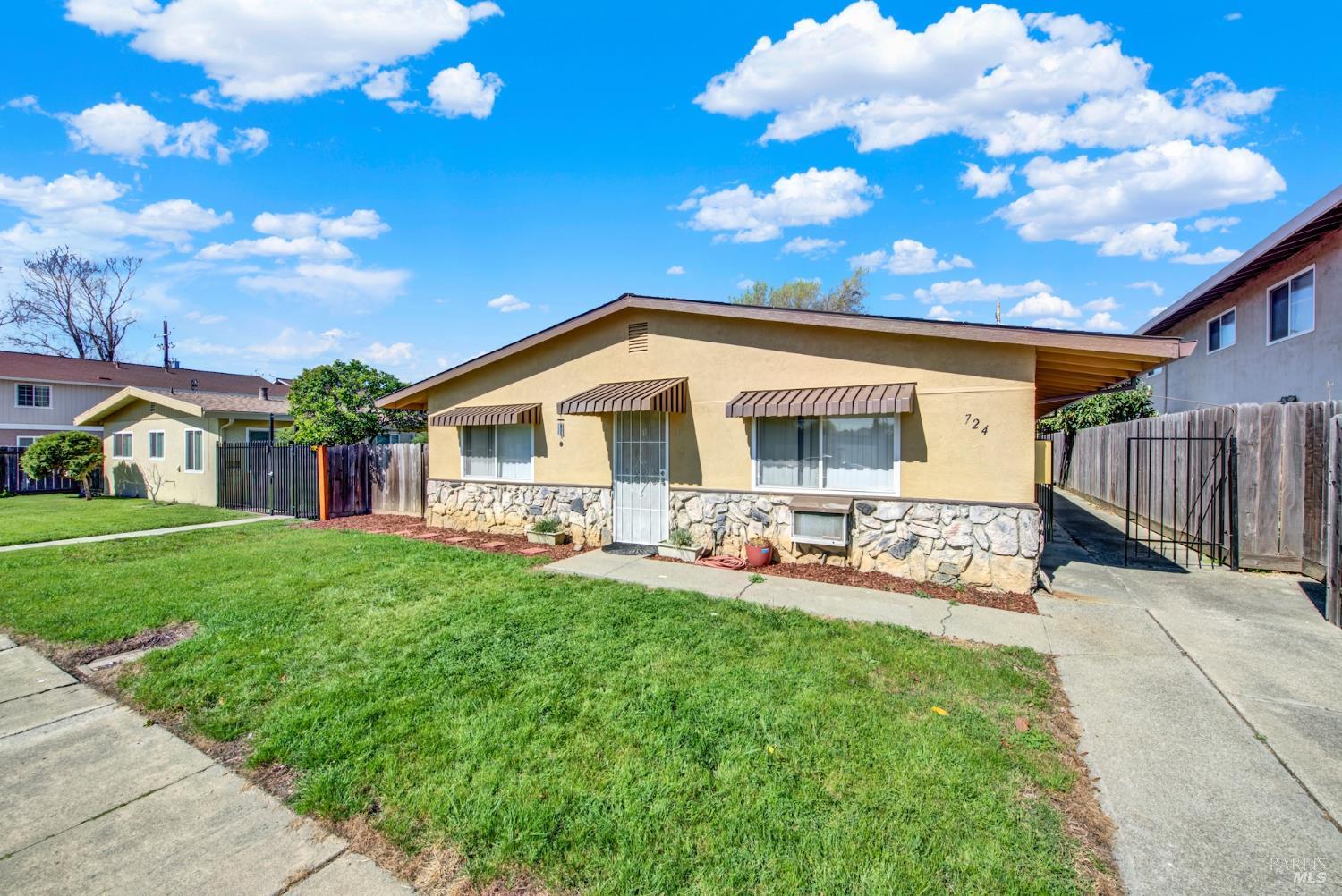 724 Delaware Street Fairfield, CA 94533 - Photo 4 of 33 Unit 1 Front