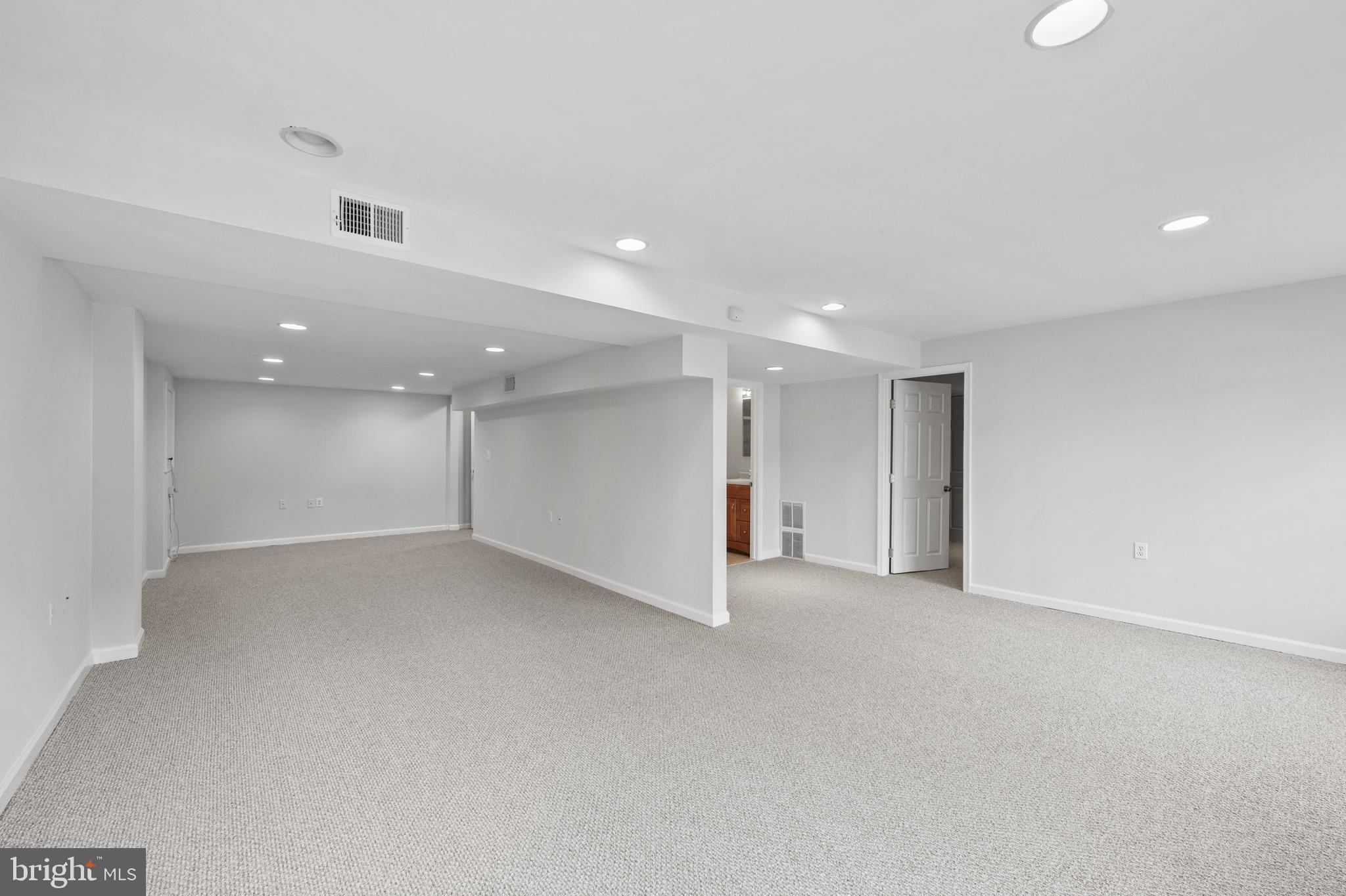 409 Midsummer Drive Gaithersburg, MD 20878 - Photo 32 of 41 a view of empty room