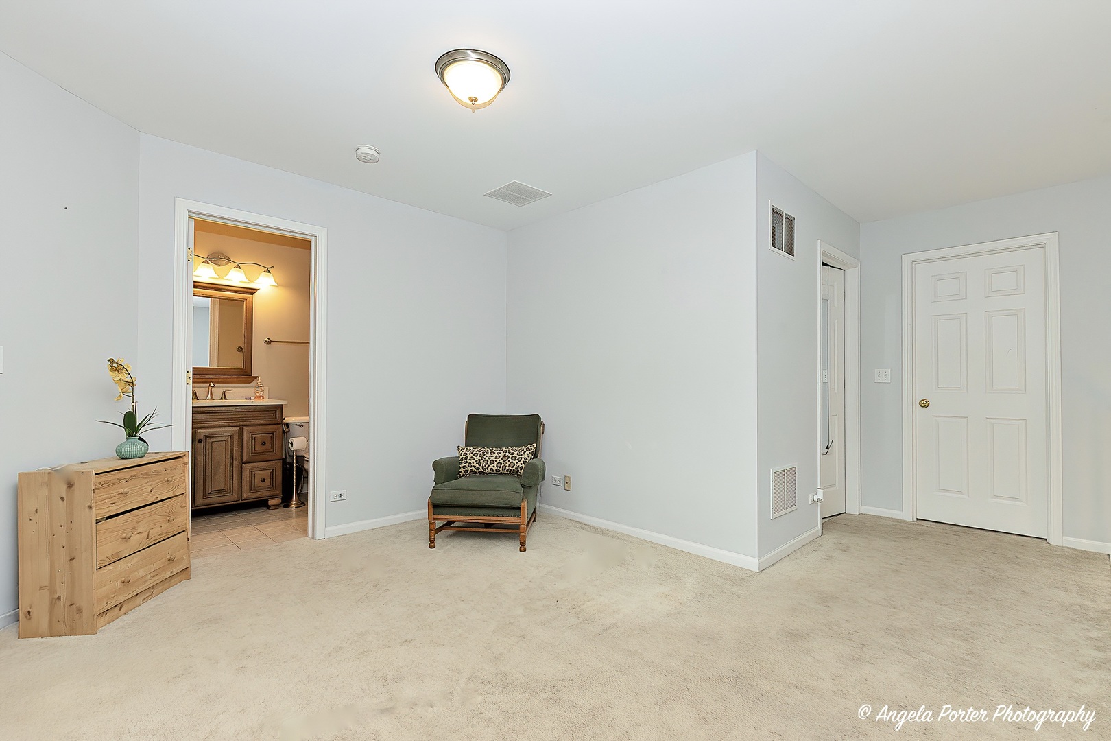 360 Tower Drive Hainesville, IL 60030 - Photo 17 of 22 a view of work space with furniture