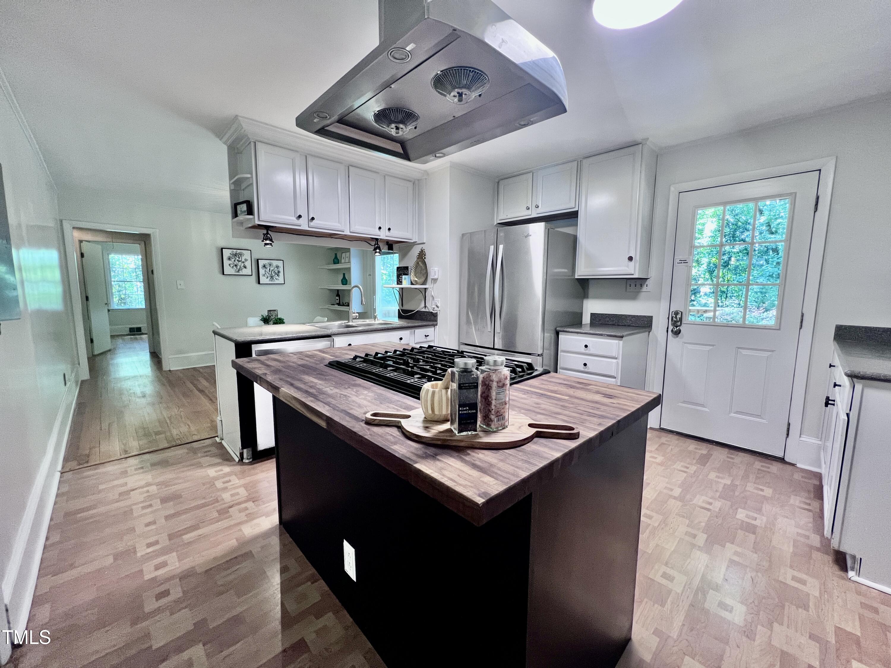 5257 Vann Street Raleigh, NC 27606 - Photo 9 of 28 Kitchen