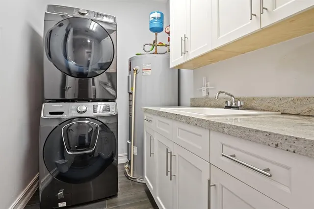 a en suite bathroom with a sink and mirror