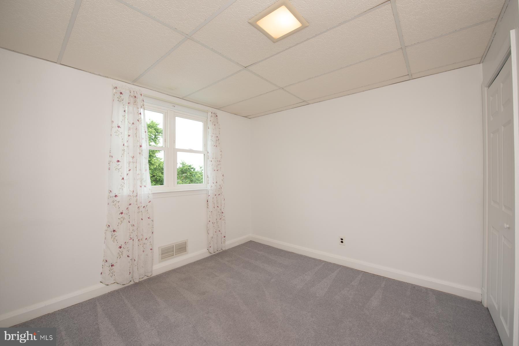 2350 Searles Road Baltimore, MD 21222 - Photo 13 of 34