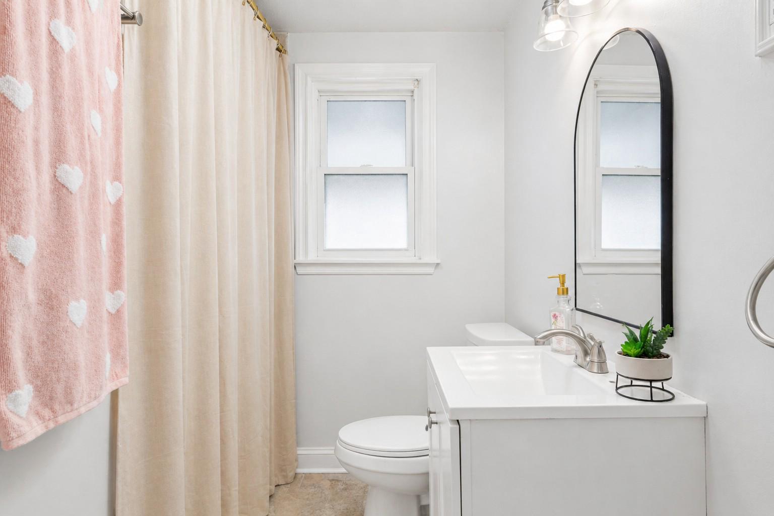7487 Berkshire Road Baltimore, MD 21224 - Photo 12 of 17 Bathroom #1