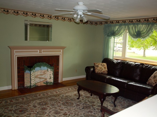 21 Anthony Road North Reading, MA 01864 - Photo 3 of 23 Gallery Image 3