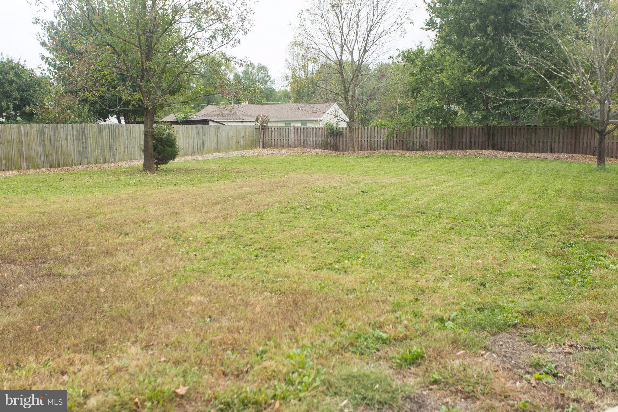 8222 Frye Road Alexandria, VA 22309 - Photo 23 of 27 Huge backyard