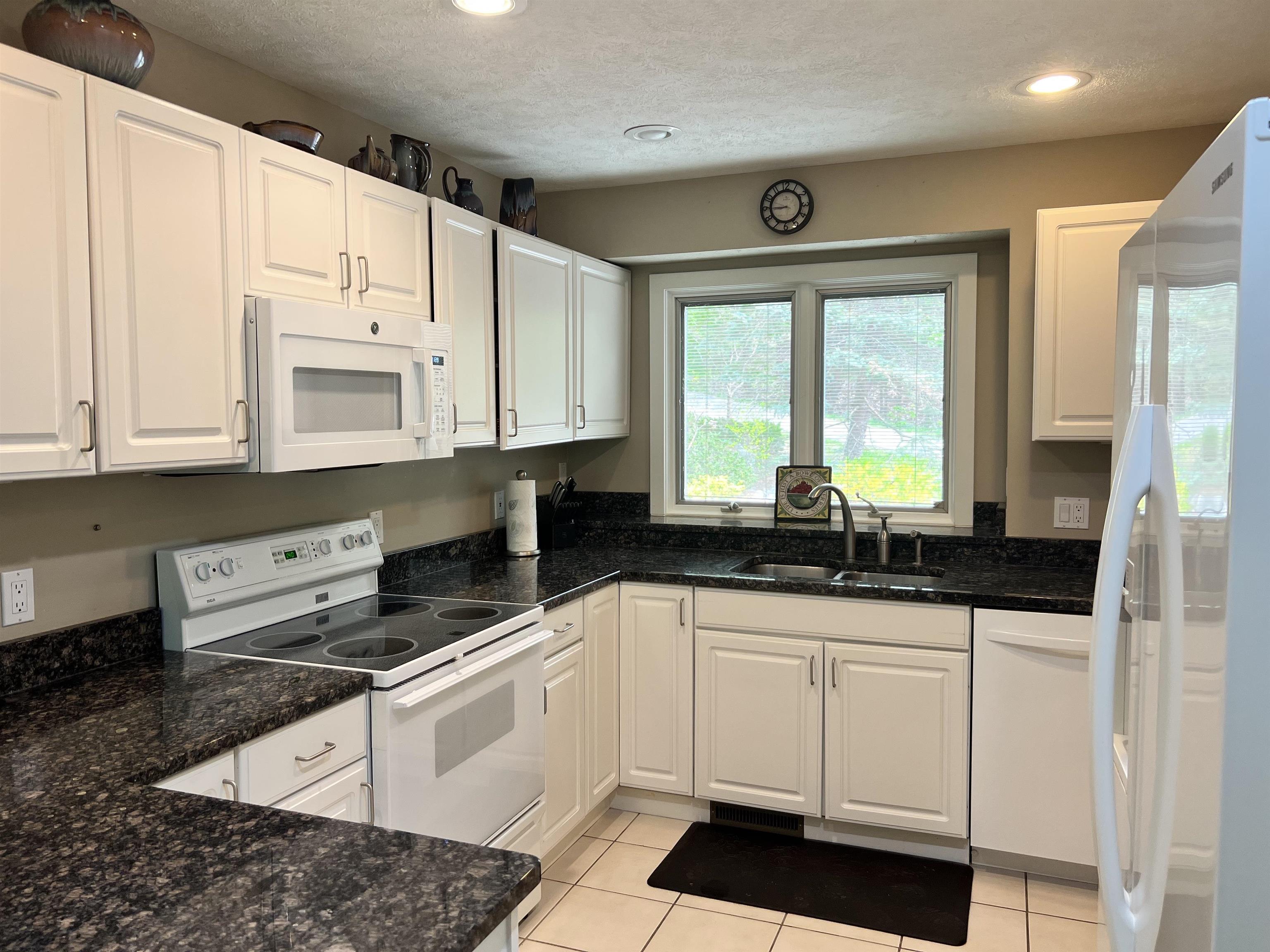 6702 Mission Ridge Traverse City, MI 49686 - Photo 11 of 39 1911092-10.JPG