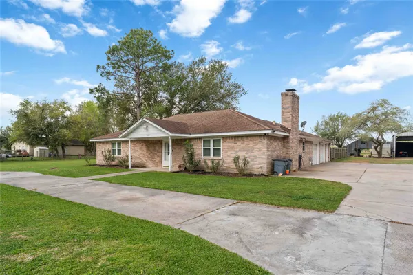 $925,000 | 6814 Avenue O, Santa Fe, TX 77510