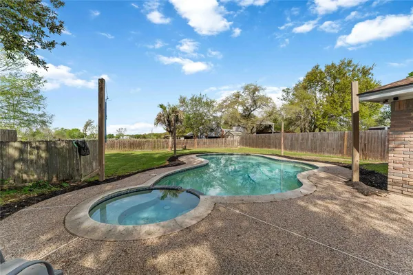 $925,000 | 6814 Avenue O, Santa Fe, TX 77510