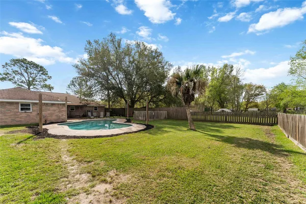 $925,000 | 6814 Avenue O, Santa Fe, TX 77510