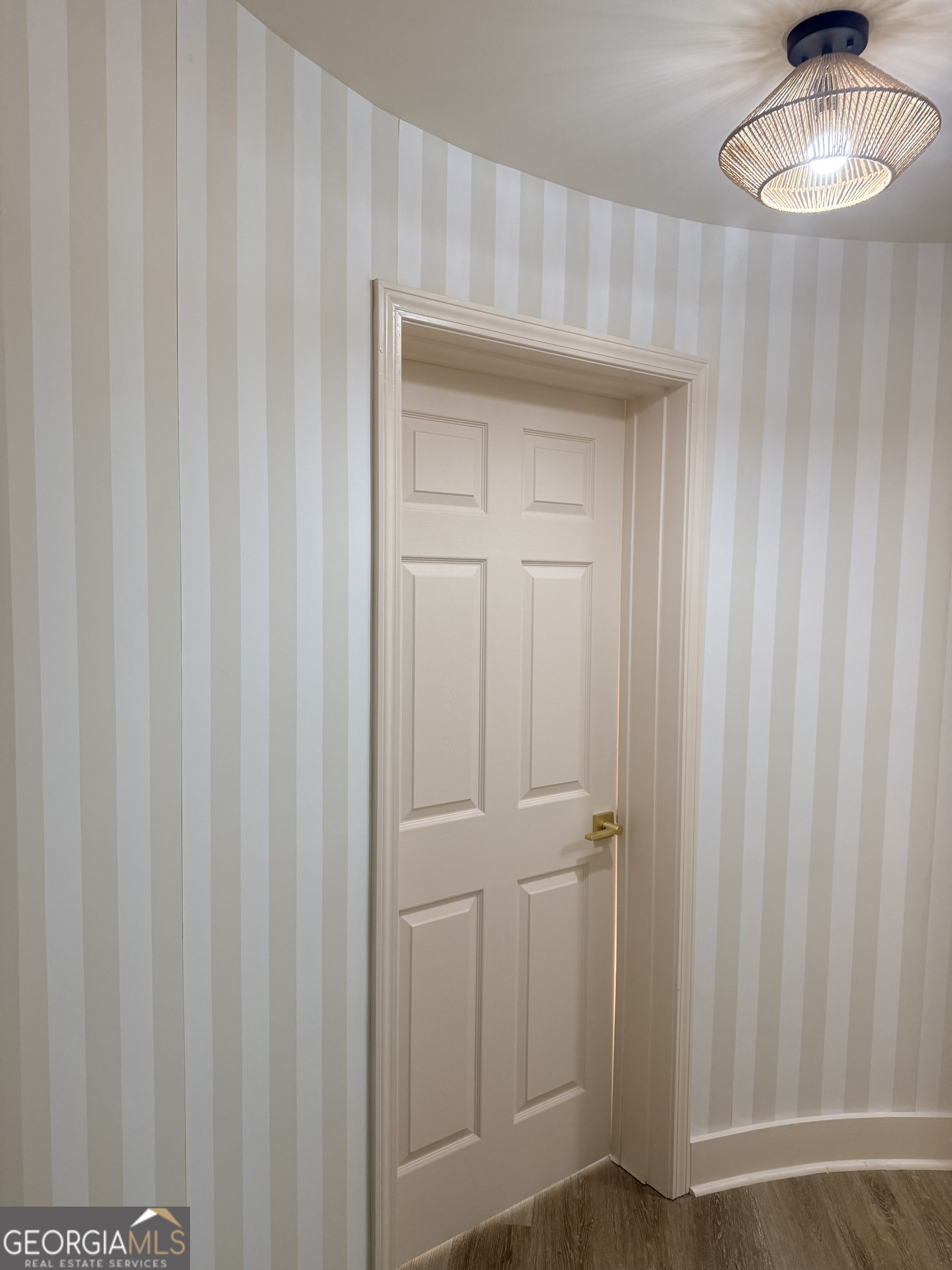 1021 Twins Road Greensboro, GA 30642 - Photo 12 of 32 a view of a livingroom with wooden floor