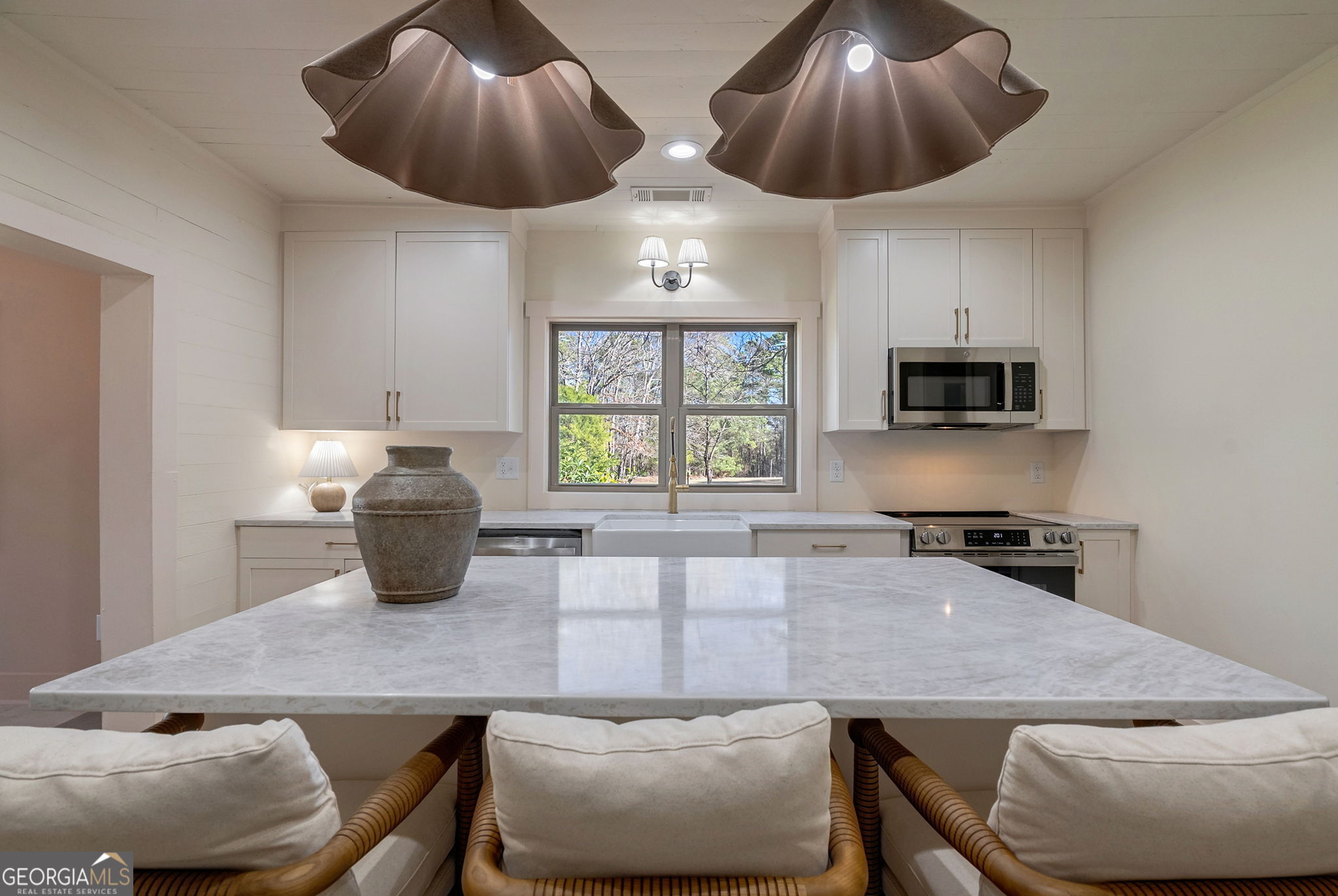 1021 Twins Road Greensboro, GA 30642 - Photo 6 of 32 a kitchen with a dining table and chairs
