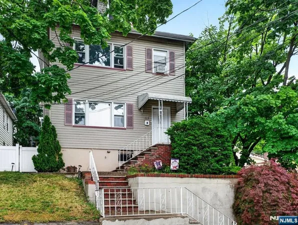 $2,500 | 319 Paterson Avenue, Unit 2, East Rutherford, NJ 07073