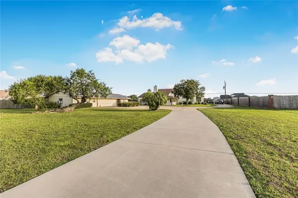 $699,000 | 2125 Riata Drive, Corpus Christi, TX 78418