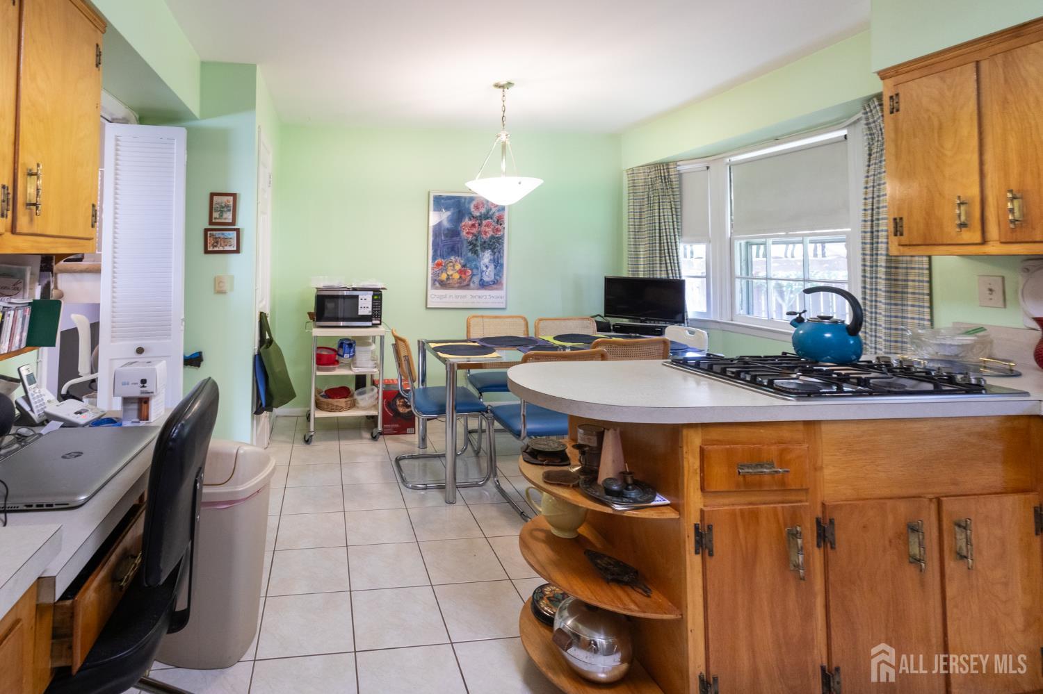 36 Brookfall Road Edison, NJ 08817 - Photo 9 of 36 Gallery Image 9