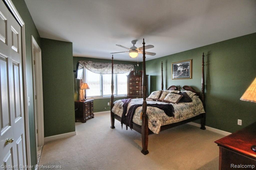 3876 Fawn Drive Rochester, MI 48306 - Photo 23 of 43 Large Second Bedroom Suite.