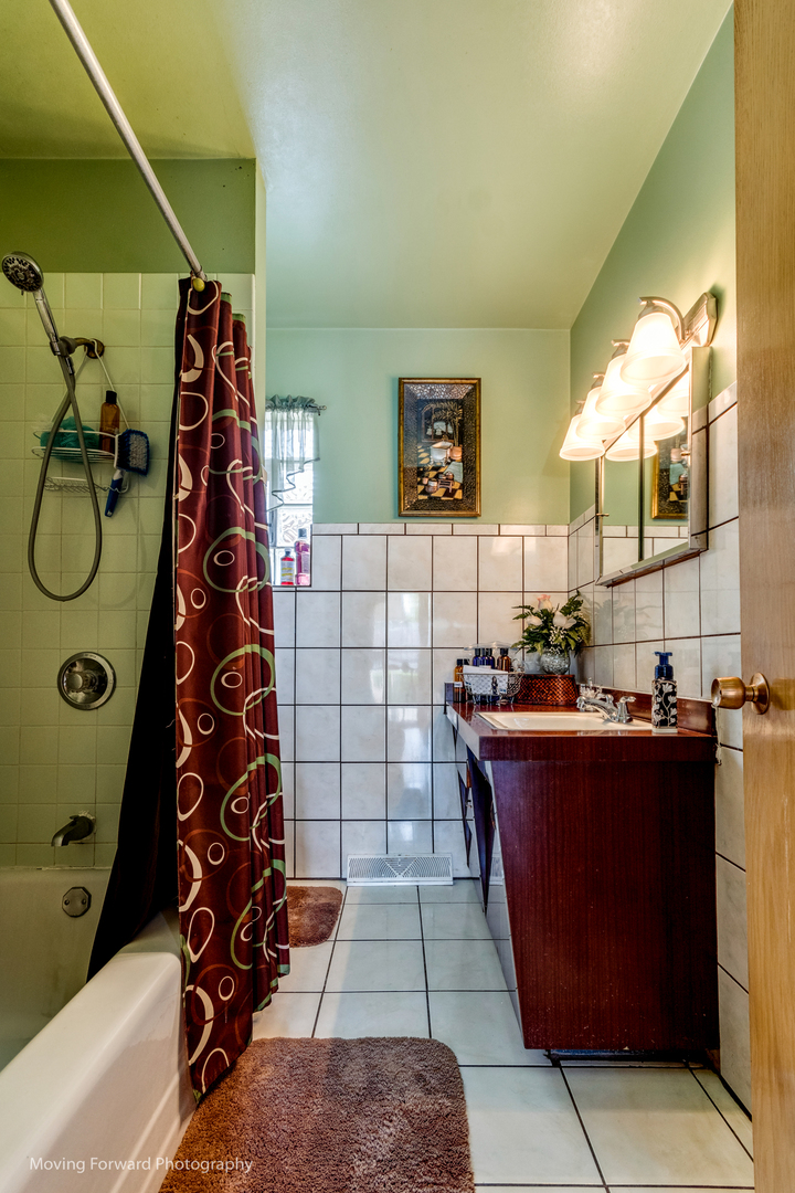 Undisclosed Address Chicago, IL 60652 - Photo 11 of 15 a view of a room with gym equipment