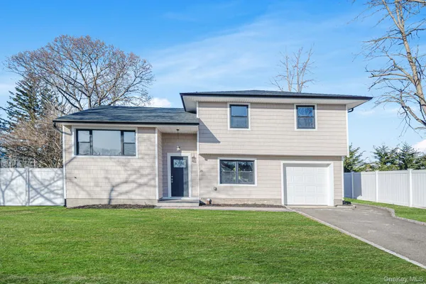 $869,000 | 20 Marilynn Street, East Islip, NY 11730