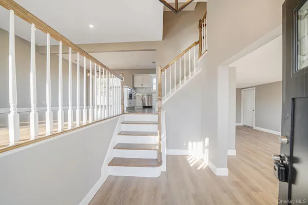 $869,000 | 20 Marilynn Street, East Islip, NY 11730