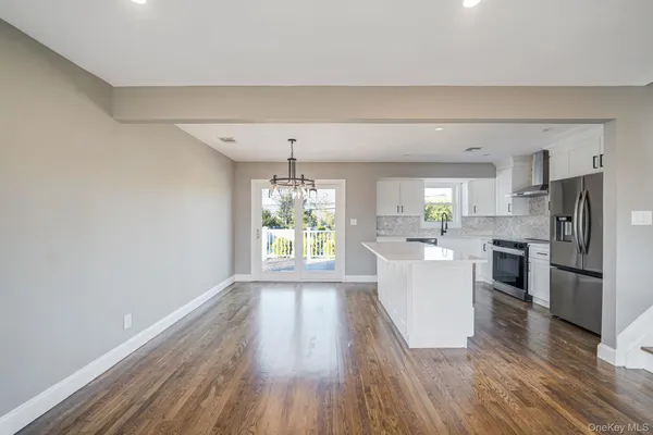 $869,000 | 20 Marilynn Street, East Islip, NY 11730