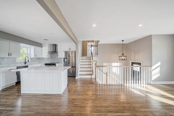 $869,000 | 20 Marilynn Street, East Islip, NY 11730