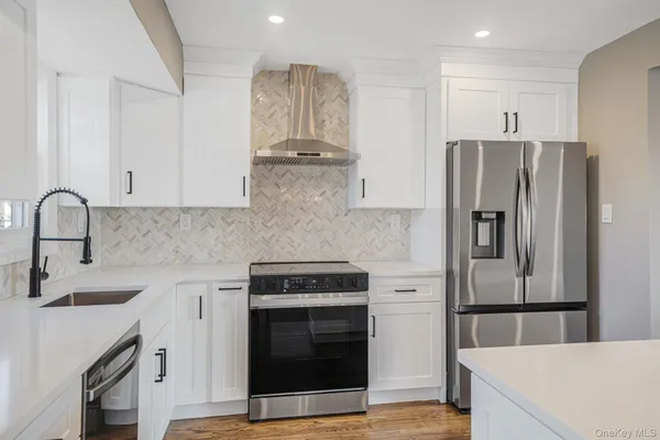 $869,000 | 20 Marilynn Street, East Islip, NY 11730