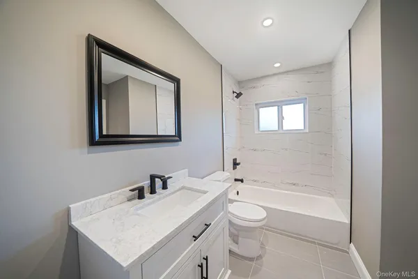 $869,000 | 20 Marilynn Street, East Islip, NY 11730