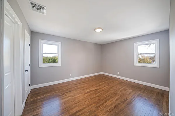 $869,000 | 20 Marilynn Street, East Islip, NY 11730