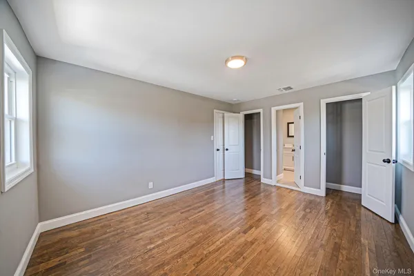 $869,000 | 20 Marilynn Street, East Islip, NY 11730