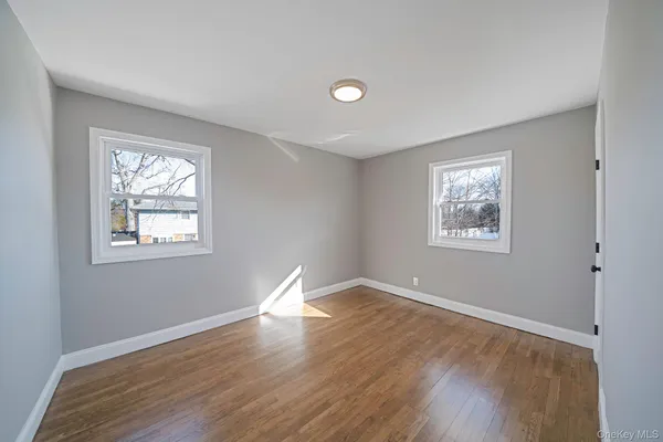 $869,000 | 20 Marilynn Street, East Islip, NY 11730