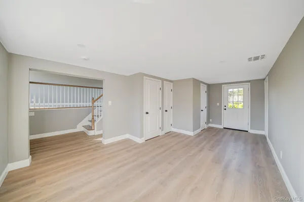 $869,000 | 20 Marilynn Street, East Islip, NY 11730