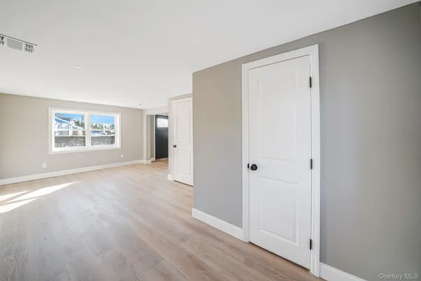 $869,000 | 20 Marilynn Street, East Islip, NY 11730